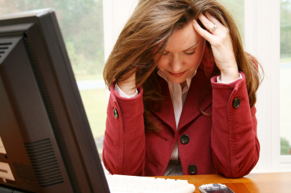 women without computer glasses experiencing computer eye strain